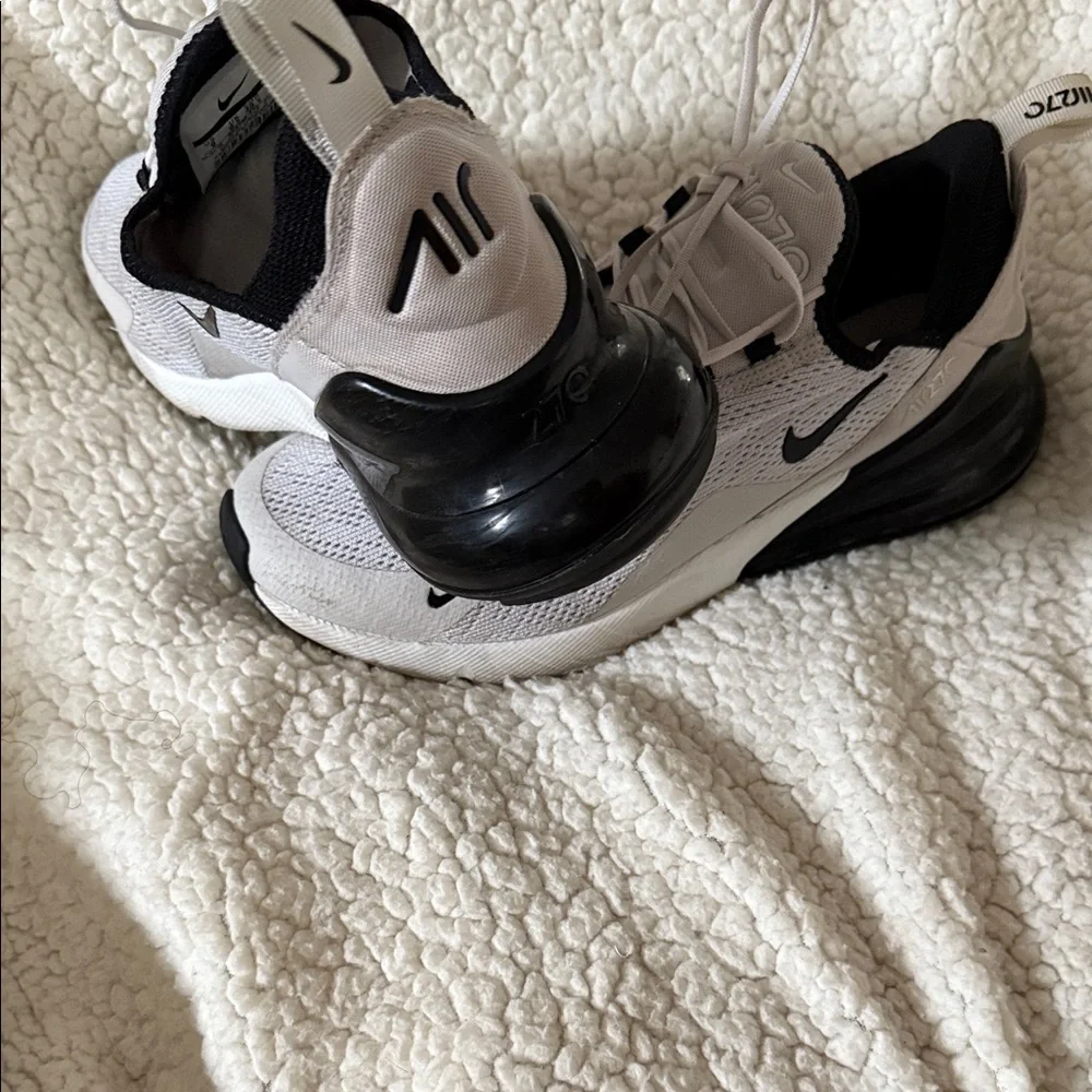 Nike Air Max 270 - Picture 2 of 3